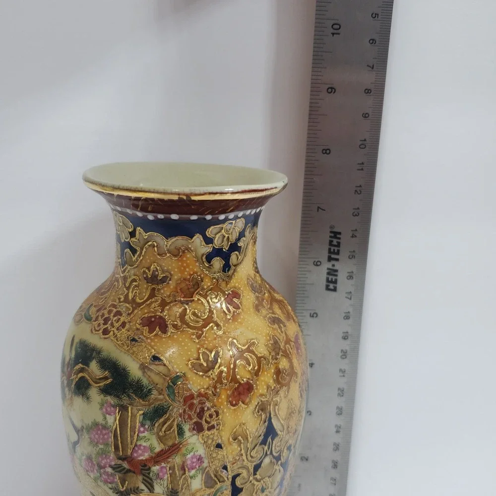 Vintage Japanese Satsuma Moriage Vase 7.5